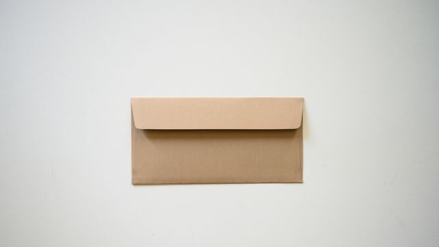 Brown envelope on a white background symbolizing an FDA full disclosure letter. 